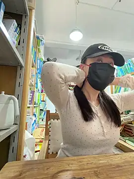 zhizhibaobei 在線直播表演