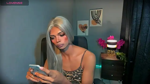 xEllaineCumsLotx 网络视讯表演