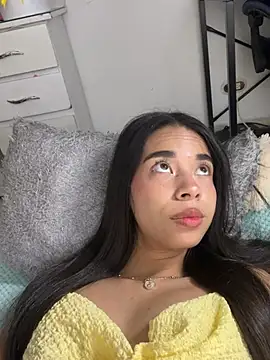 Milleradhara24 Adlı Modelin Canlı XXX Sohbeti