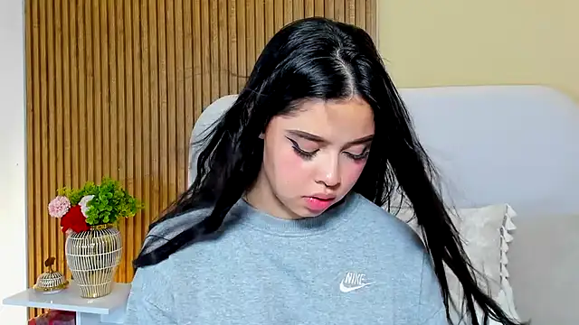 CristalMayson Adlı Modelin Canlı XXX Sohbeti