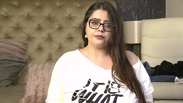 AriaRussell Adlı Modelin Canlı XXX Sohbeti