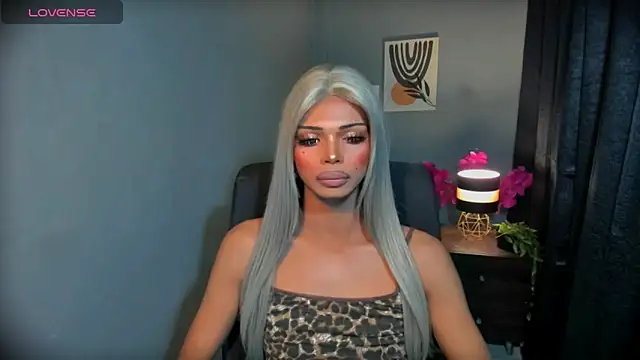 xEllaineCumsLotx 在線直播表演