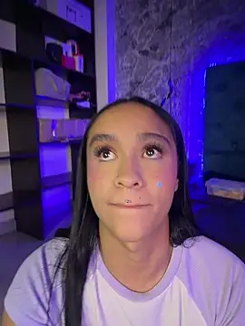 Isabella-Teen Chat XXX live