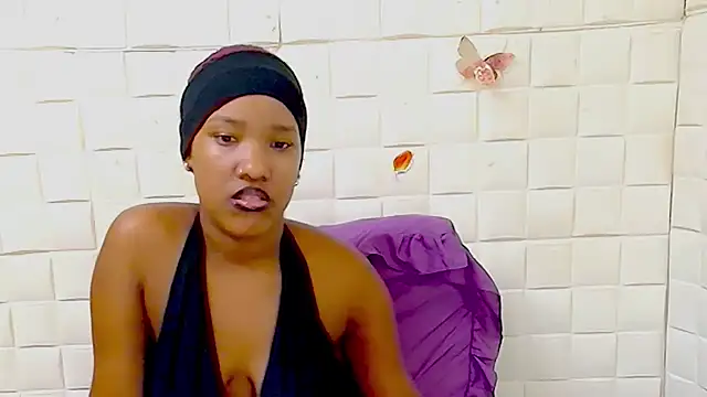 EroticSexyPrada Adlı Modelin Canlı XXX Sohbeti