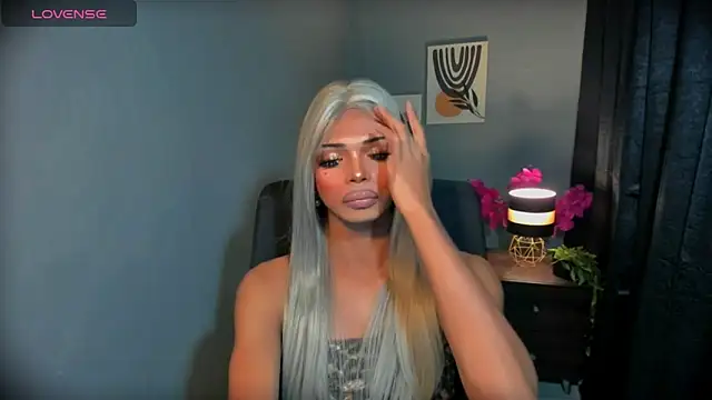 xEllaineCumsLotx 在線直播表演