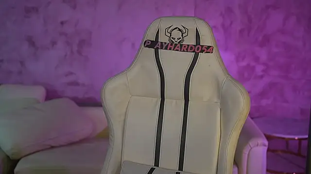 Chatroom XXX en direct de Esmie_Smile