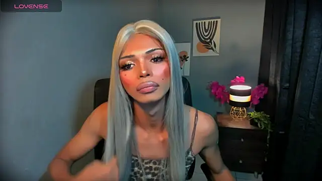 xEllaineCumsLotx Show Webcam