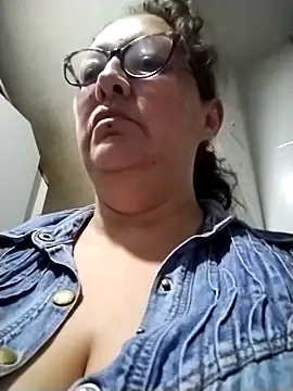 _SaraqueenのライブXXXチャット