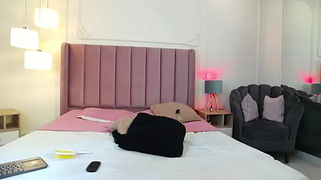 LiaTrainor's Live XXX Chat