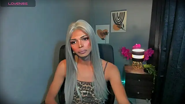 xEllaineCumsLotx 网络视讯表演