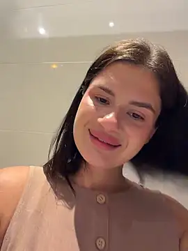 MiraReachのライブXXXチャット