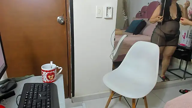 XXX chat uživo modela kiraGeiner