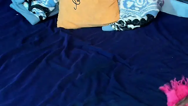 CurvyDarkAss24 Live XXX Chat