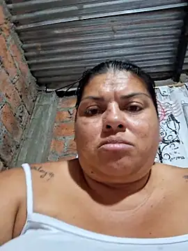 Juli_PowlのライブXXXチャット