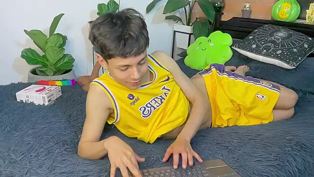 Andy_Belier23 Adlı Modelin Canlı XXX Sohbeti