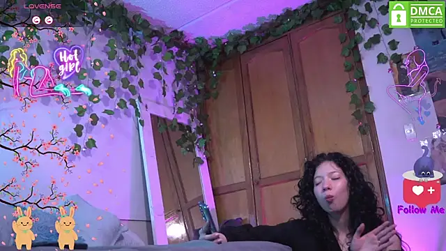 Katyroronoa's Live XXX Chat