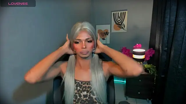 xEllaineCumsLotx's Webcam Show