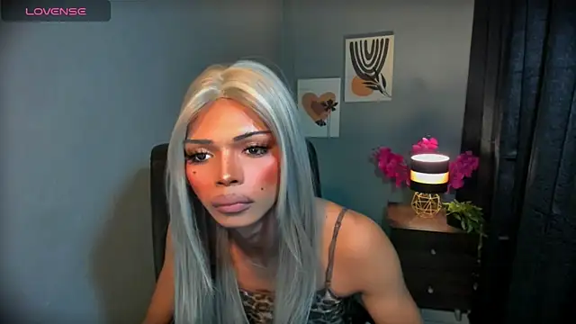 xEllaineCumsLotx Show Webcam