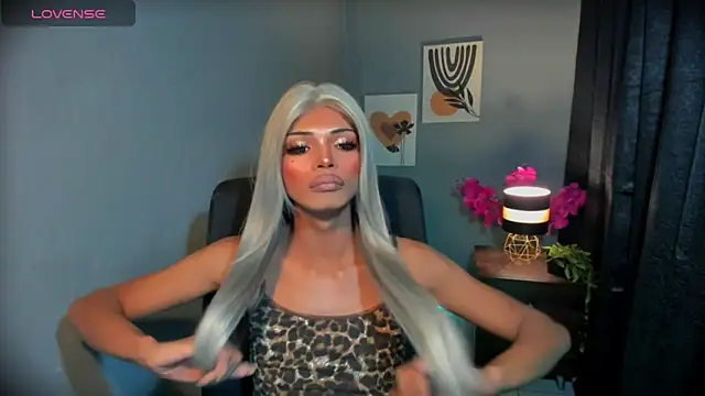 xEllaineCumsLotx 在線直播表演