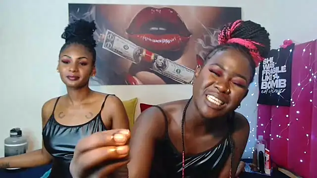 Chatroom XXX en direct de Moreish-06