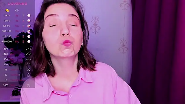 แชท XXX สดของ KindHazelHere_