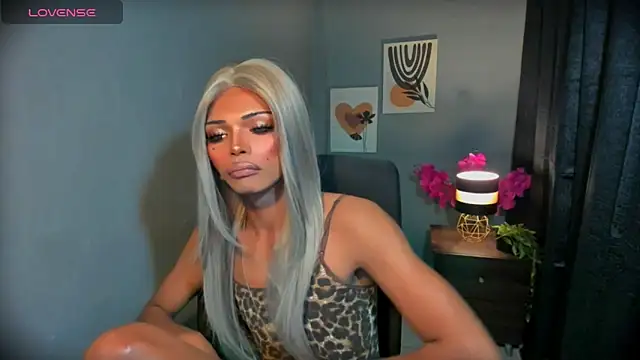 xEllaineCumsLotx Show Webcam