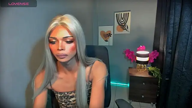 xEllaineCumsLotx Webcamshow