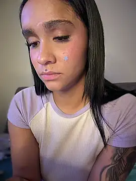 Isabella-Teenn Live XXX chat