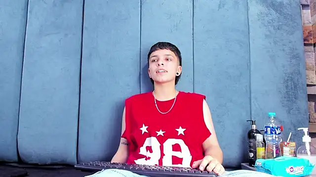 Megan_Thompson_ Live XXX-Chat