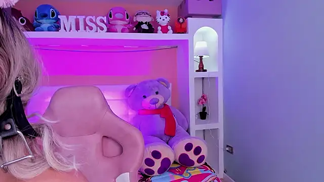 miss___megan Adlı Modelin Canlı XXX Sohbeti