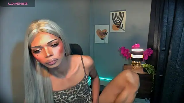 xEllaineCumsLotx Show Webcam