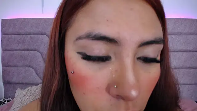 Show modela Jessica_Kraftt na web-kameri