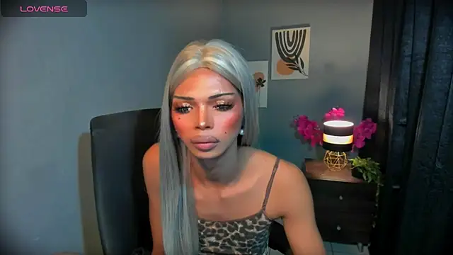 xEllaineCumsLotx 网络视讯表演