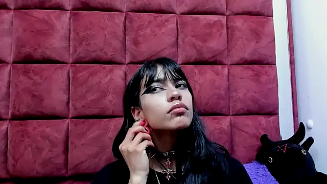 DAKOTALUCIFENA Adlı Modelin Canlı XXX Sohbeti