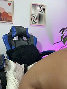 Chat +18 de Aliaa_1 ao vivo