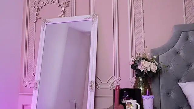 LucyAddison Chat XXX live