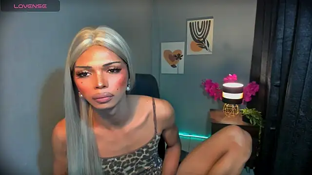 xEllaineCumsLotx Show Webcam