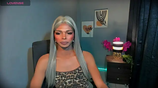 xEllaineCumsLotx's Webcam Show