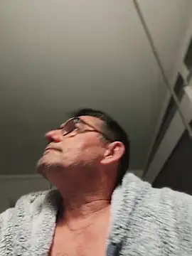 phil_truck_exhib élő XXX-chatje