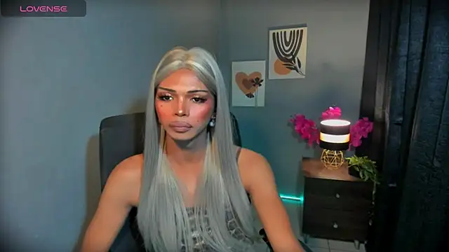 xEllaineCumsLotx 在線直播表演