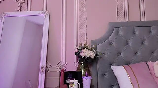 LucyAddison: онлайн-секс-чат