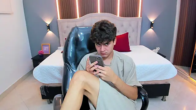 Tommy18__ Live XXX Chat