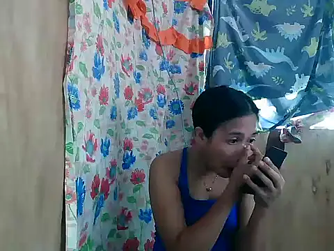 PinaySkinnyGirl Chat XXX live