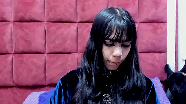 DAKOTALUCIFENA Adlı Modelin Canlı XXX Sohbeti