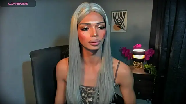 xEllaineCumsLotx Show Webcam