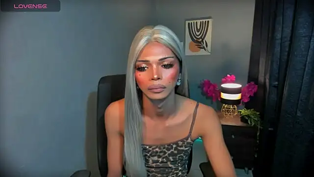 xEllaineCumsLotx Show Webcam