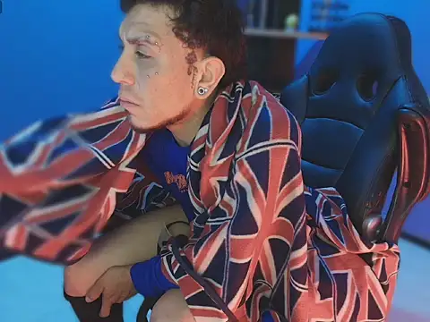 Show modela Thonixxx_mr na web-kameri