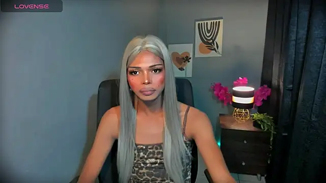 xEllaineCumsLotx Show Webcam