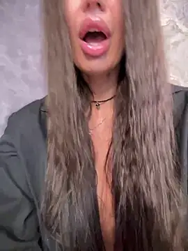 Chat +18 de Emma_Catt ao vivo