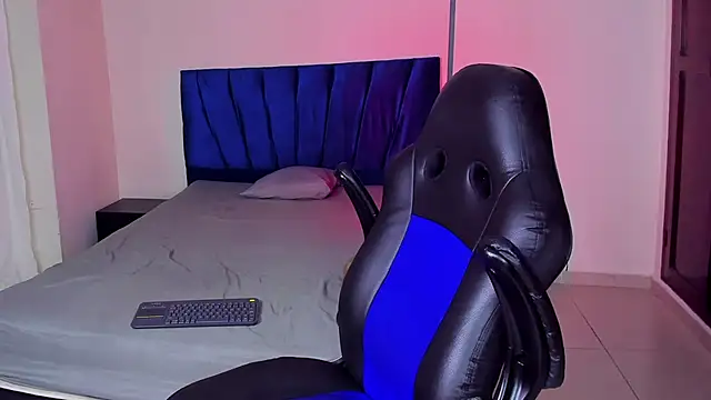 tyler_bell_ Webcam-Show